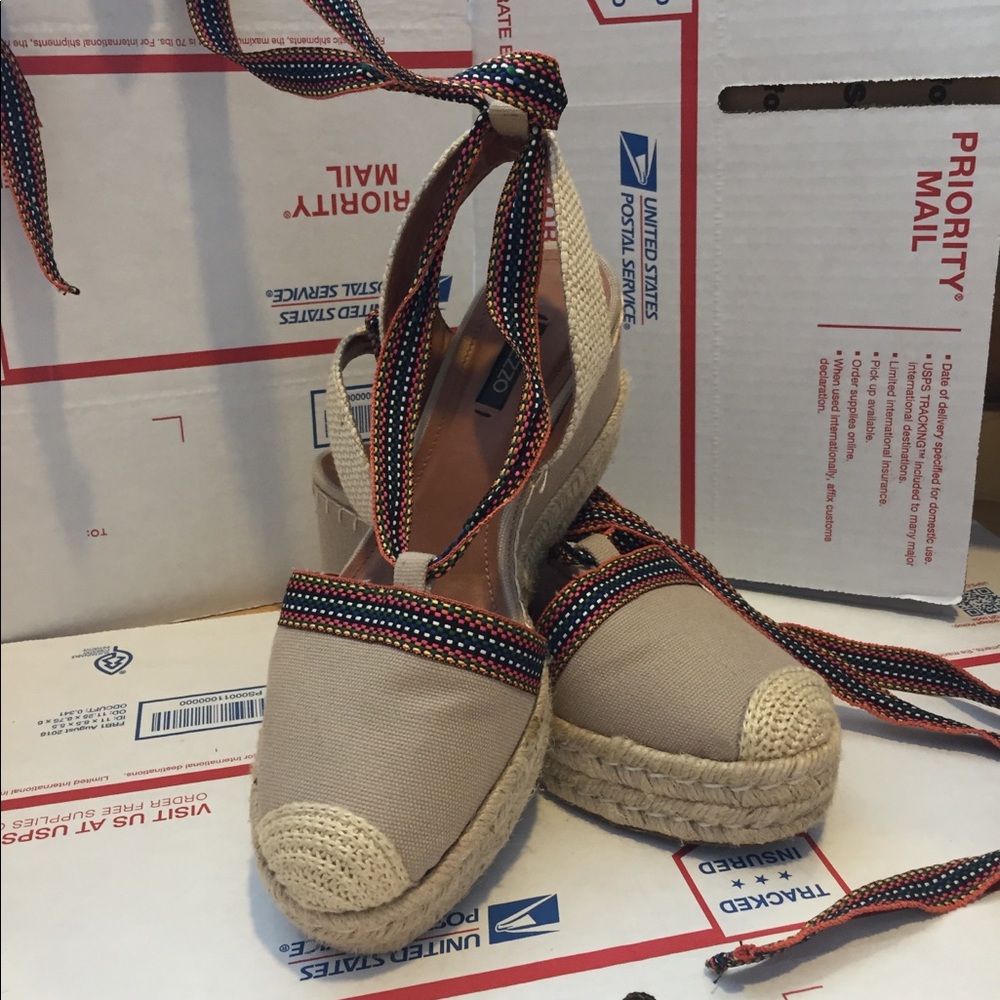 Like New! Arezzo Boat Style Shoes - So Cute!!!